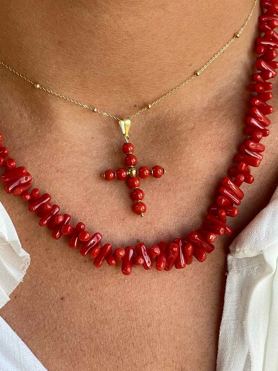 BORA BORA cross pendant in 18k gold and coral
