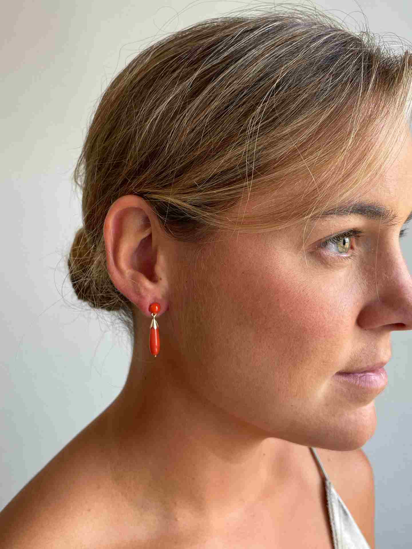 Pendientes SEYCHELLES de oro de 18 kilates y corales