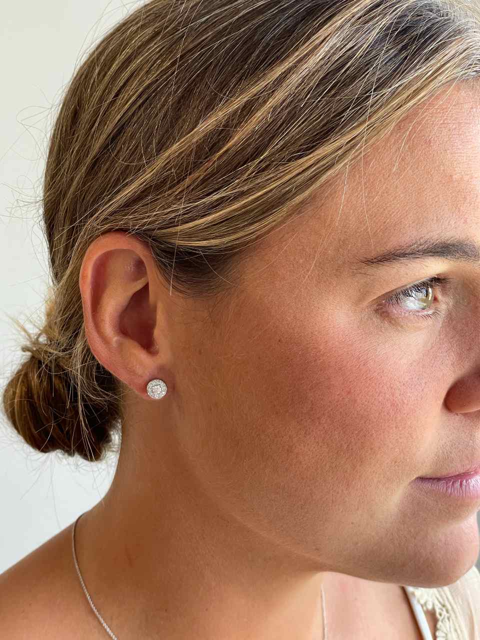 Pendiente CAMILA desmontables de oro blanco 18 ktes con brillantes