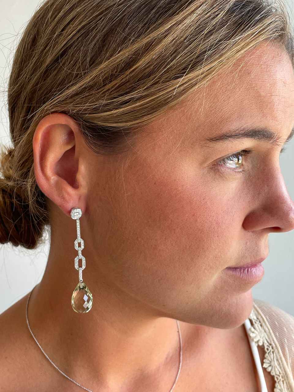 Pendiente CAMILA desmontables de oro blanco 18 ktes con brillantes