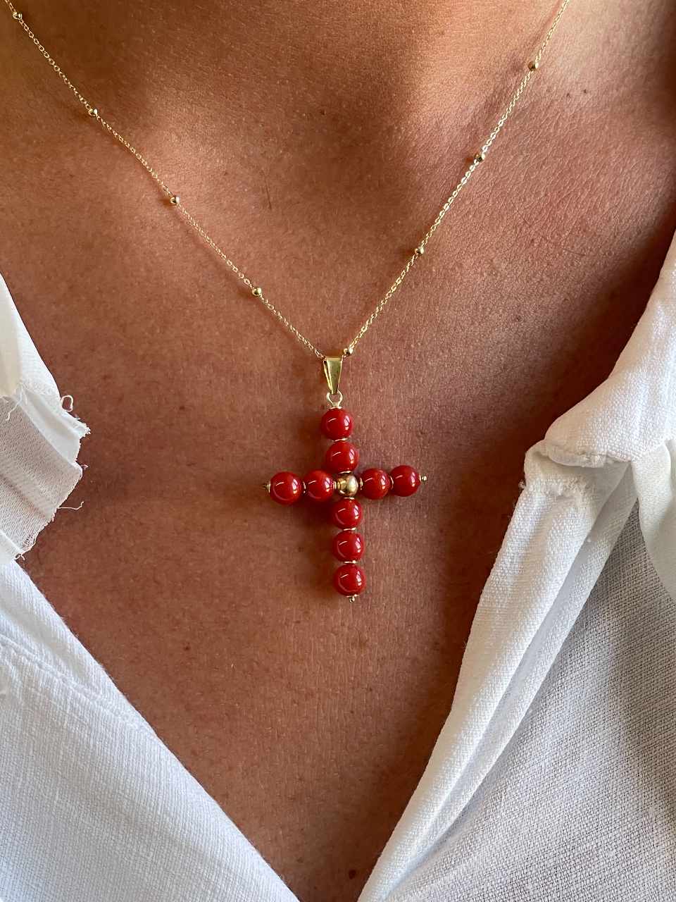 BORA BORA cross pendant in 18k gold and coral