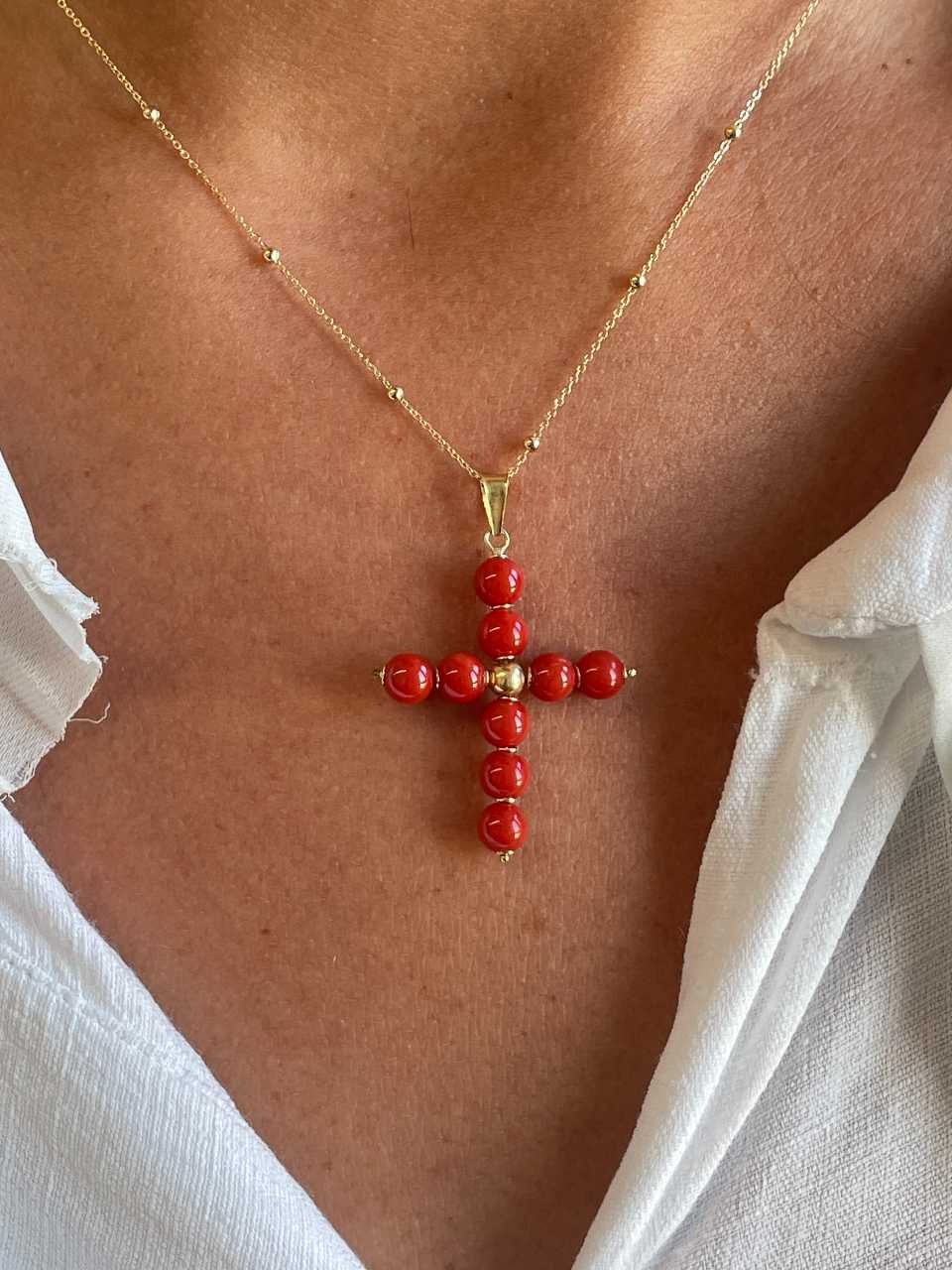 BORA BORA cross pendant in 18k gold and coral