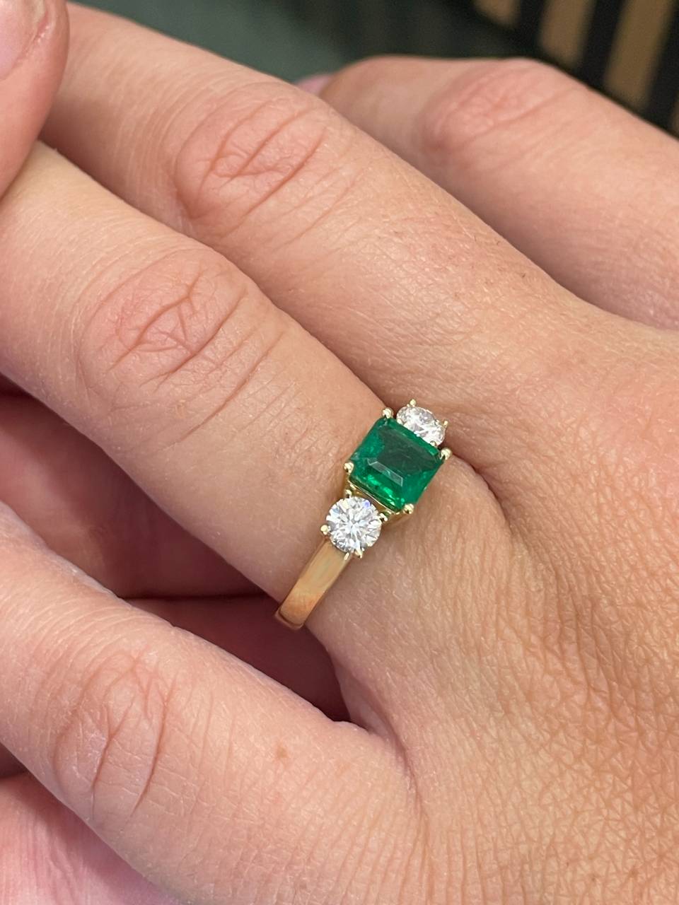 ALJARAFE ring in 18k yellow gold with emeralds and diamonds