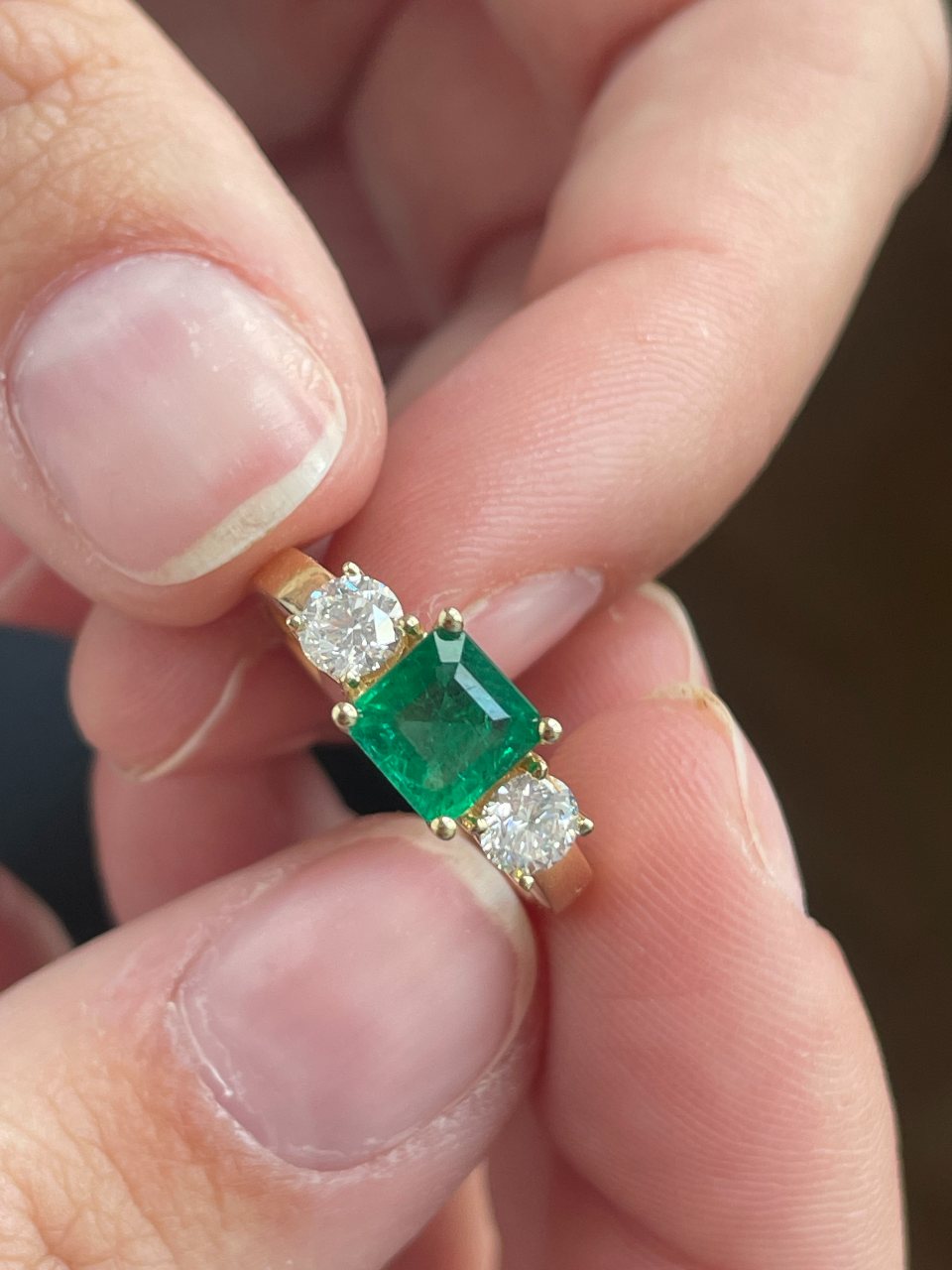 ALJARAFE ring in 18k yellow gold with emeralds and diamonds