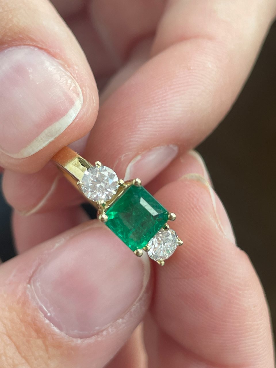 ALJARAFE ring in 18k yellow gold with emeralds and diamonds