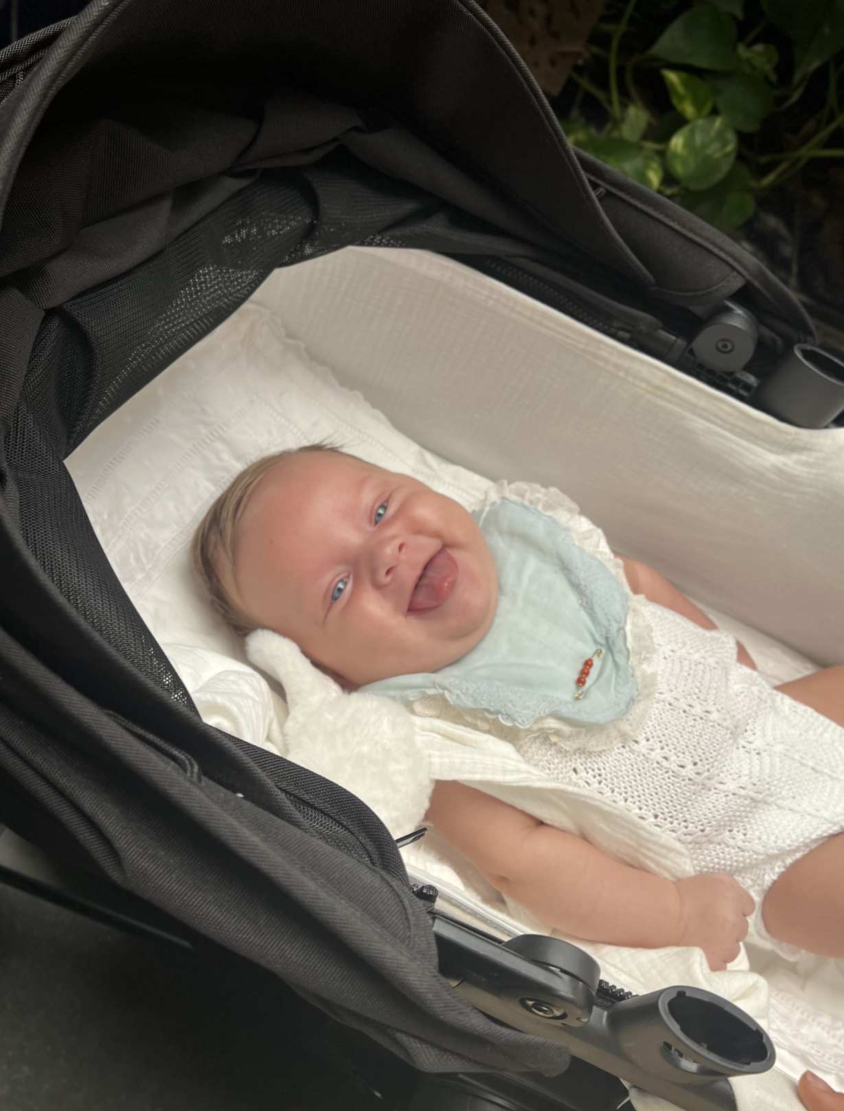 18-karat yellow gold Louis pin with coral/pearls/turquoise