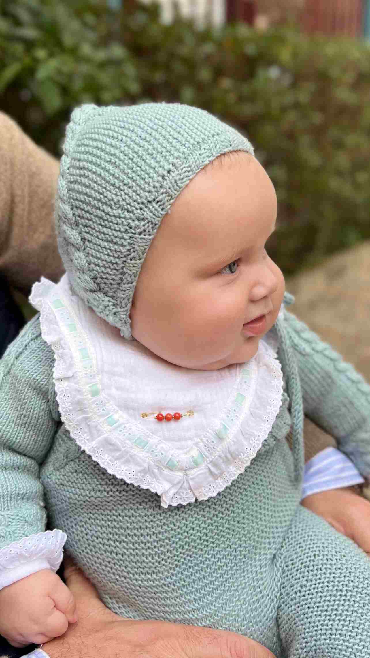 18-karat yellow gold Louis pin with coral/pearls/turquoise