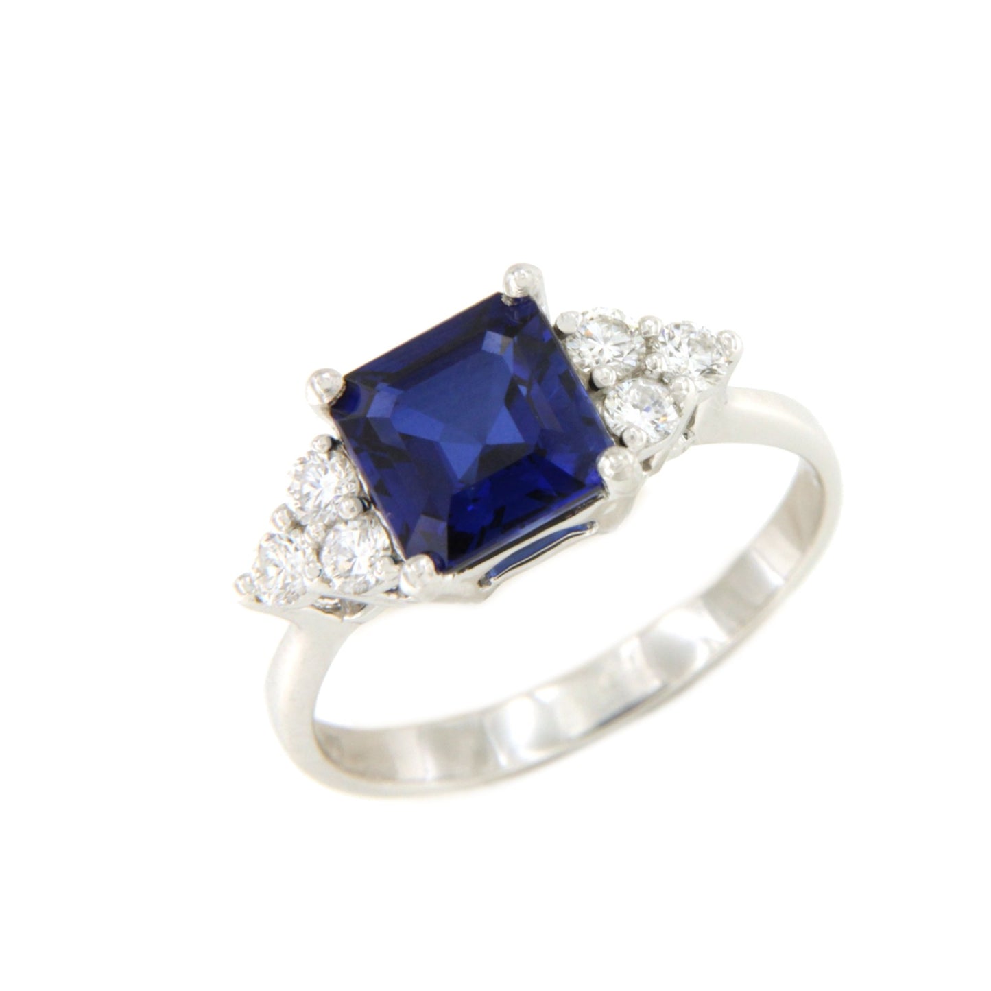 VIVEIRO ring in 18k white gold with sapphires and diamonds.
