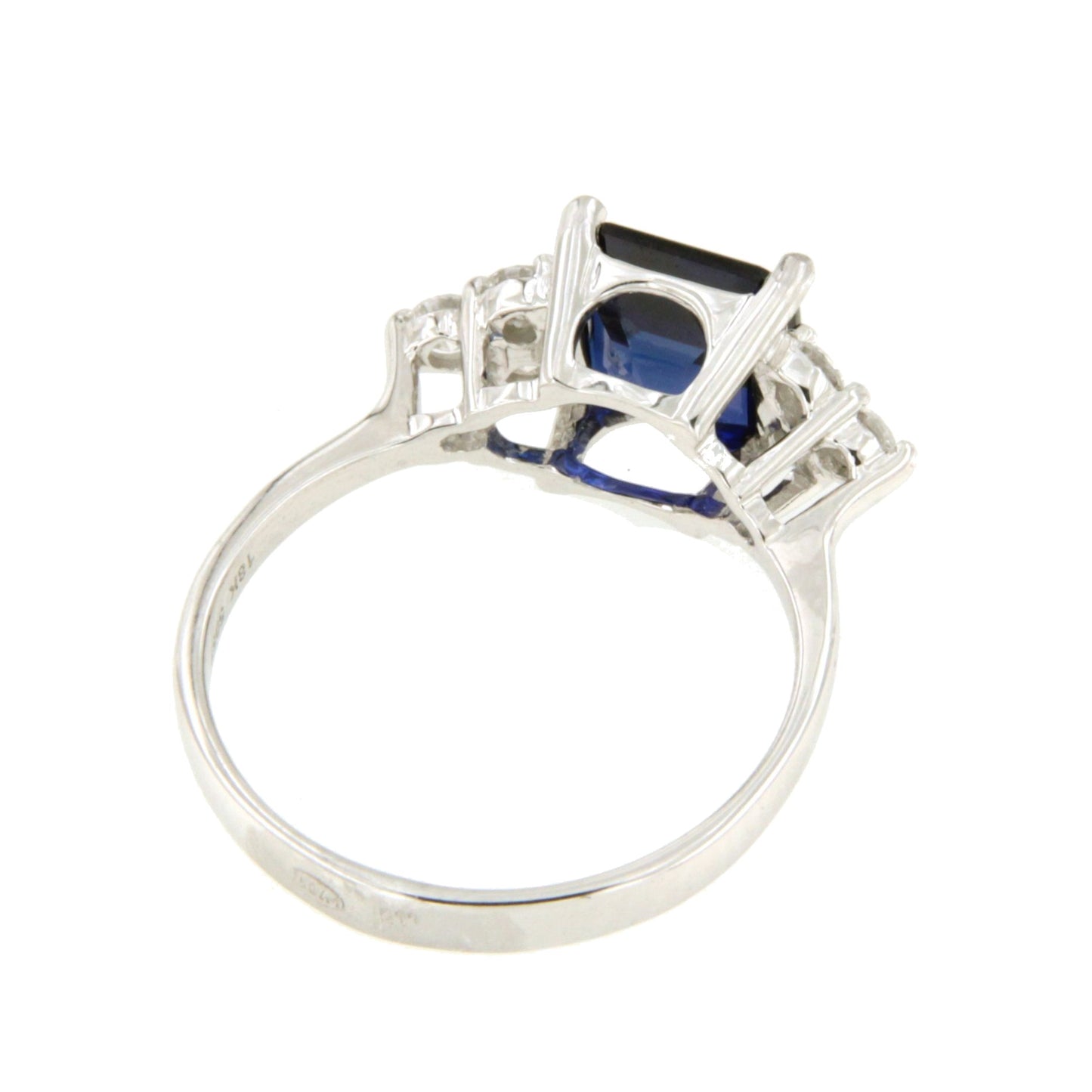 VIVEIRO ring in 18k white gold with sapphires and diamonds.