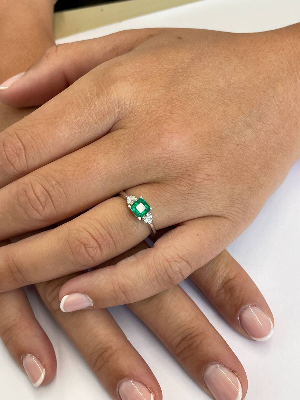 BURELA ring with emerald and diamonds in 18k white gold.