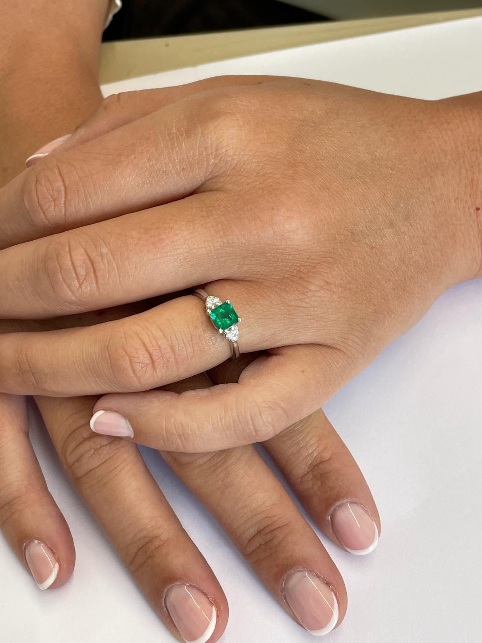 BURELA ring with emerald and diamonds in 18k white gold.