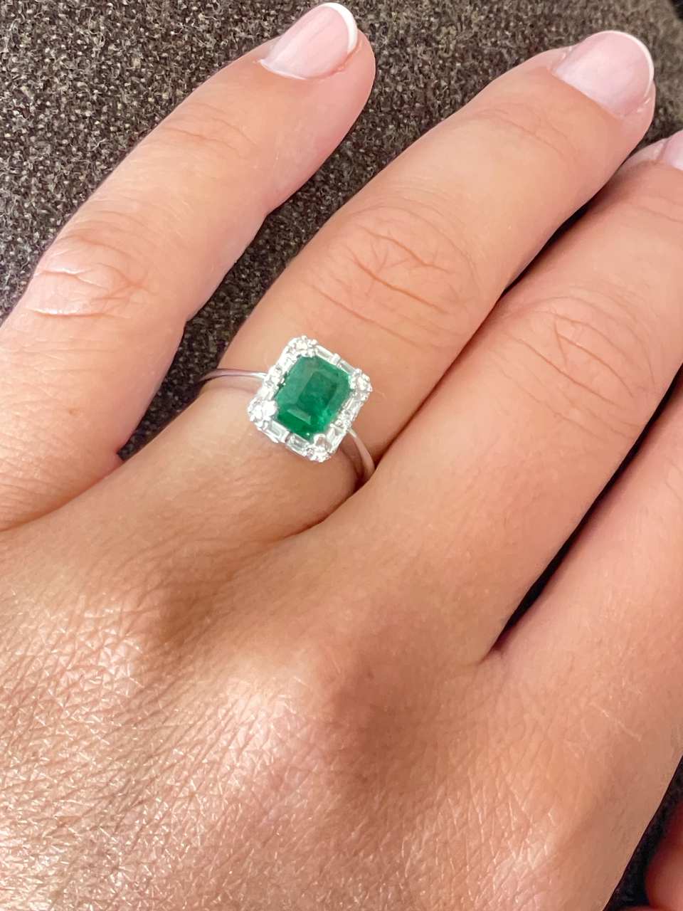 BETANZO ring with emeralds, baguettes and diamonds in 18k white gold