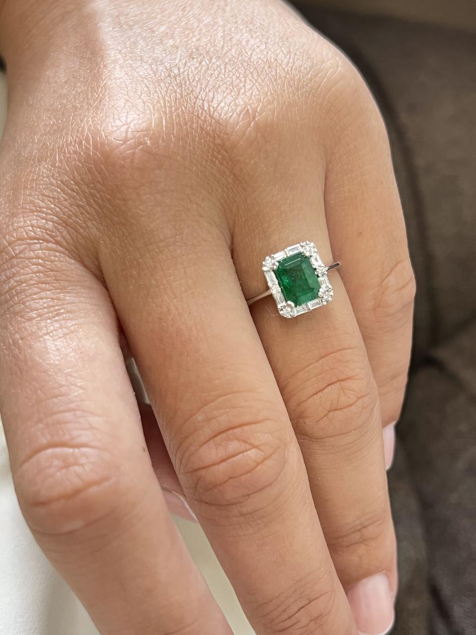 BETANZO ring with emeralds, baguettes and diamonds in 18k white gold