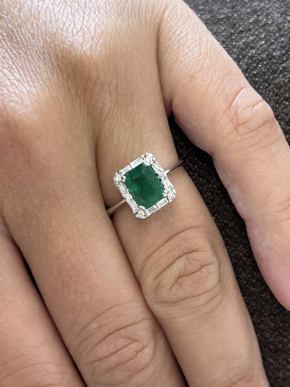 BETANZO ring with emeralds, baguettes and diamonds in 18k white gold