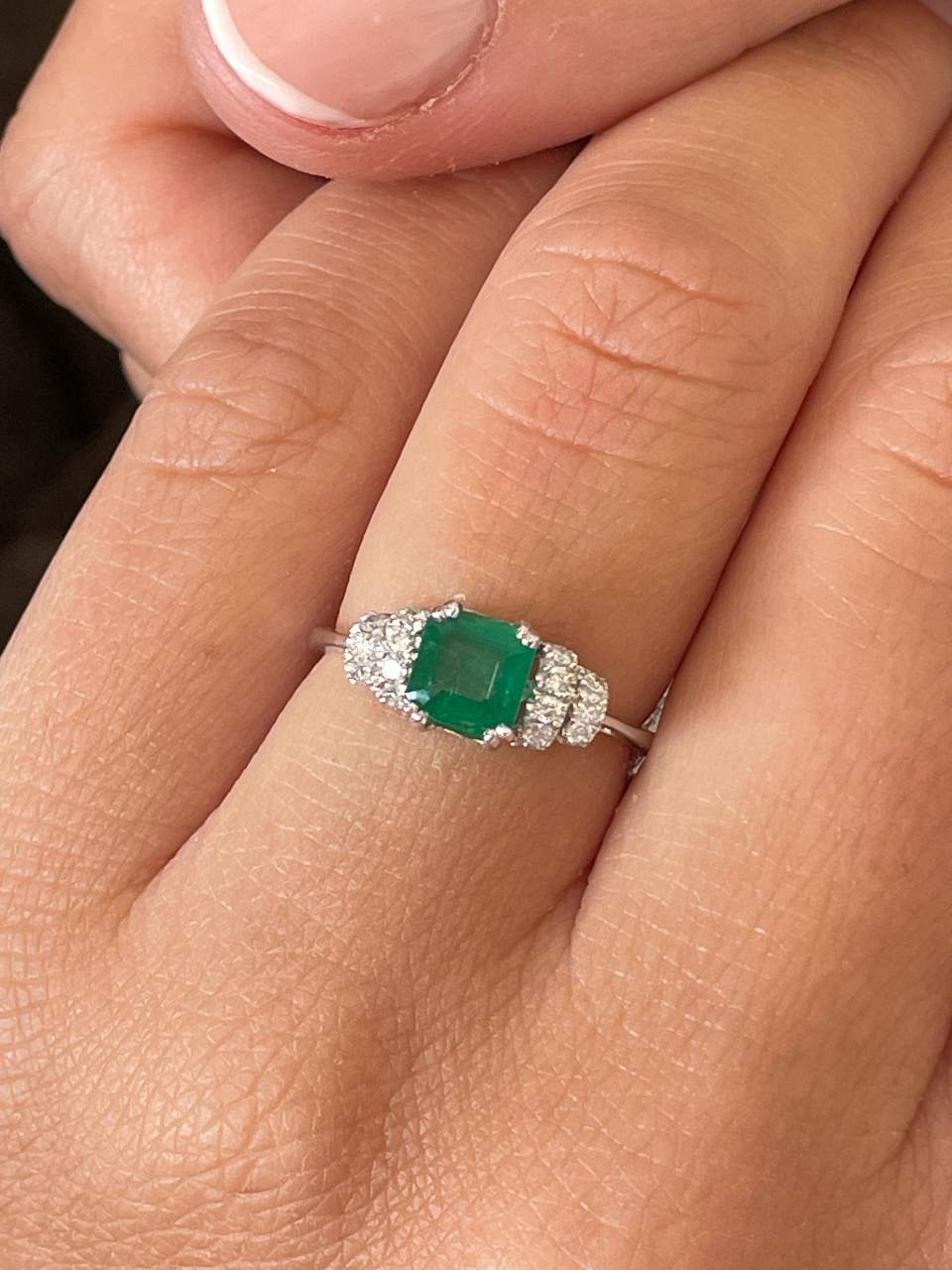 SADA ring with emerald and diamonds in 18k white gold.