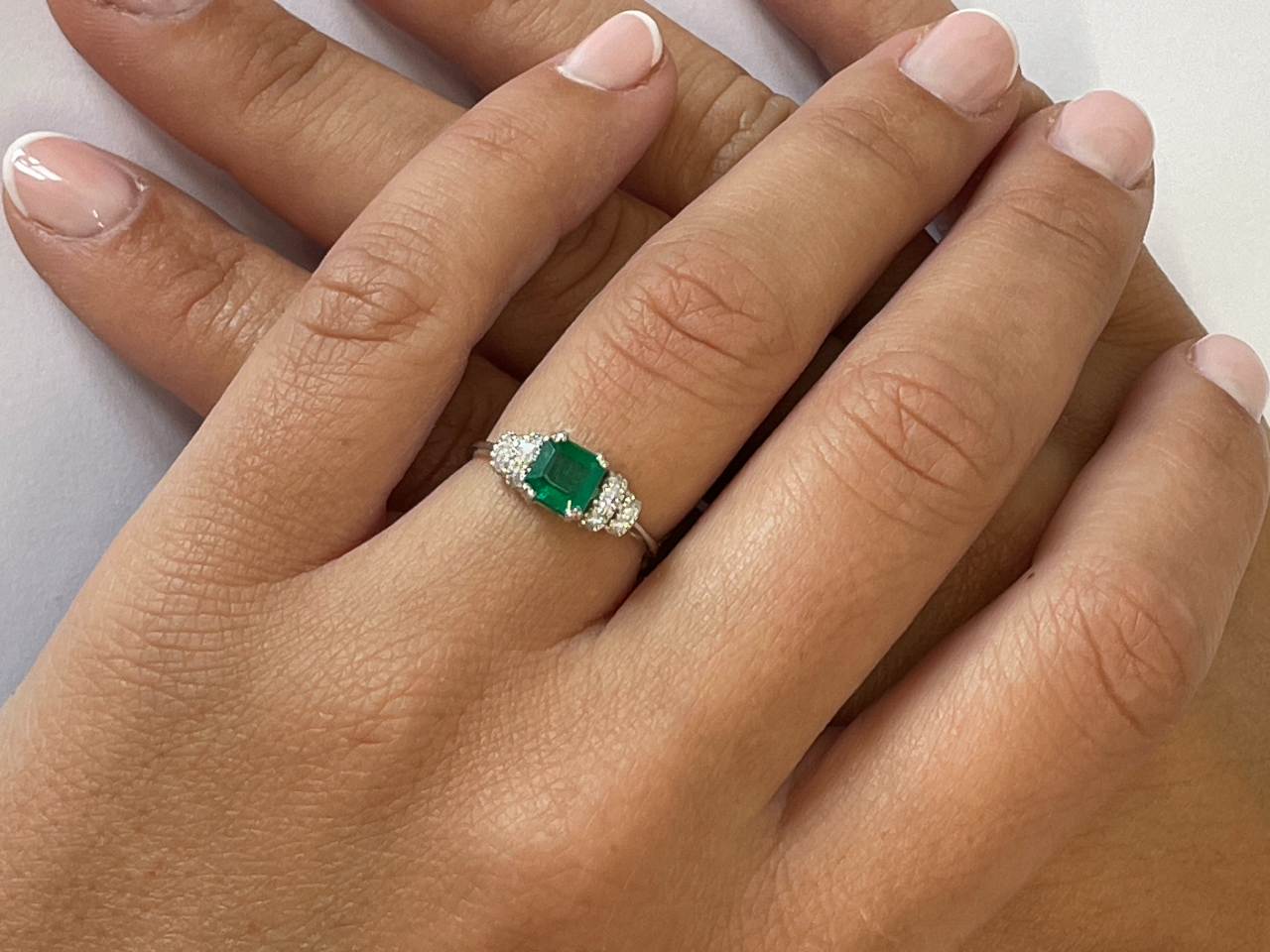 SADA ring with emerald and diamonds in 18k white gold.