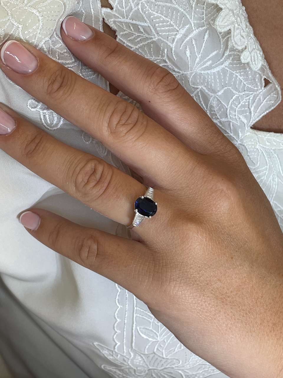 BOIRO ring in 18k white gold with sapphire and baguettes.