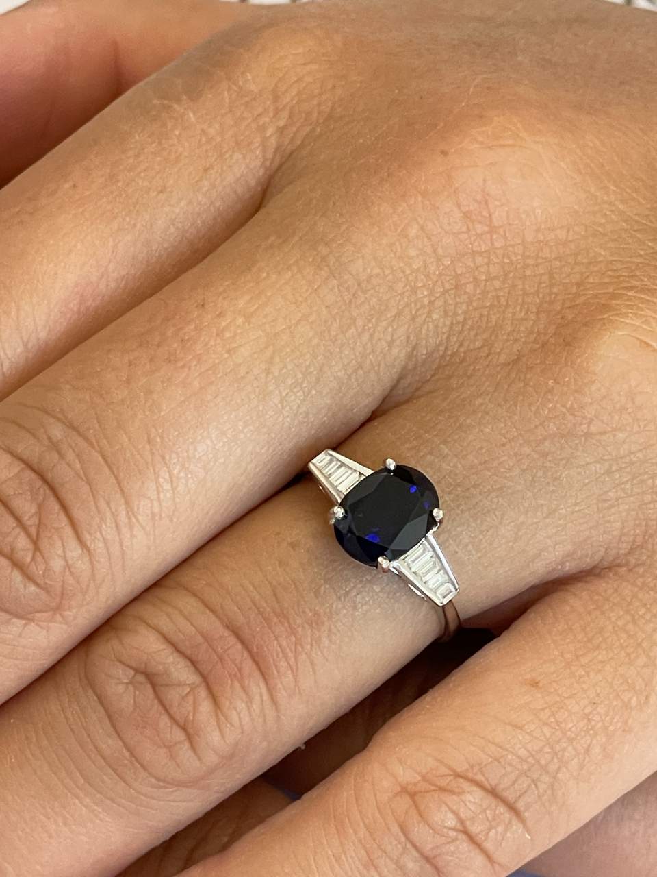 BOIRO ring in 18k white gold with sapphire and baguettes.