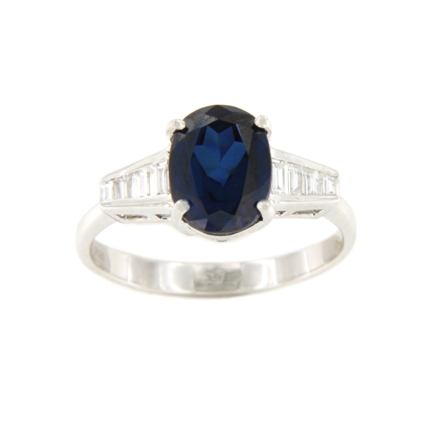 BOIRO ring in 18k white gold with sapphire and baguettes.