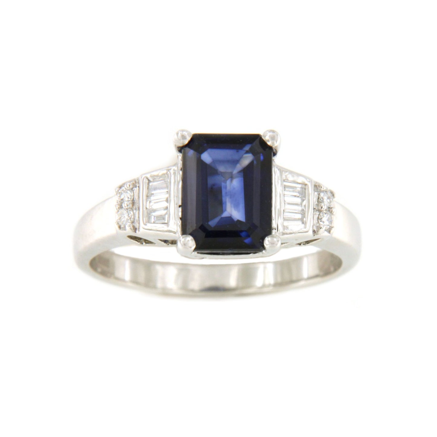 Anillo POIO centro zafiro y diamantes en oro blanco 18 ktes.