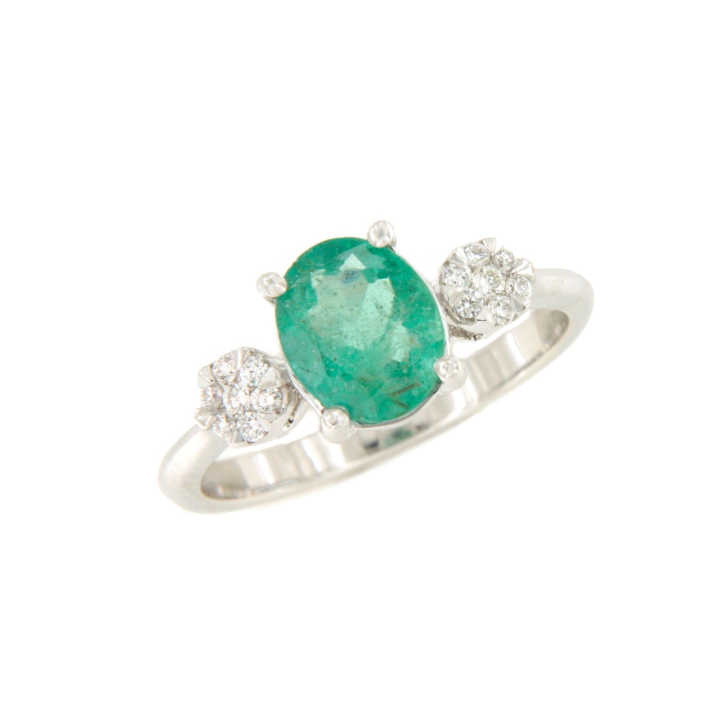 Anillo MANGO esmeralda oval y brillantes en oro blanco de 18 ktes.