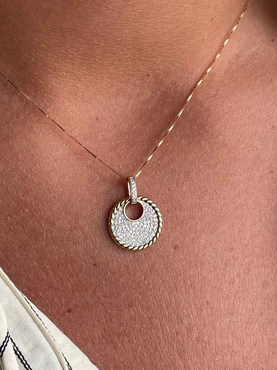 Colgante AZAIRA en oro amarillo 14 ktes con brillantes