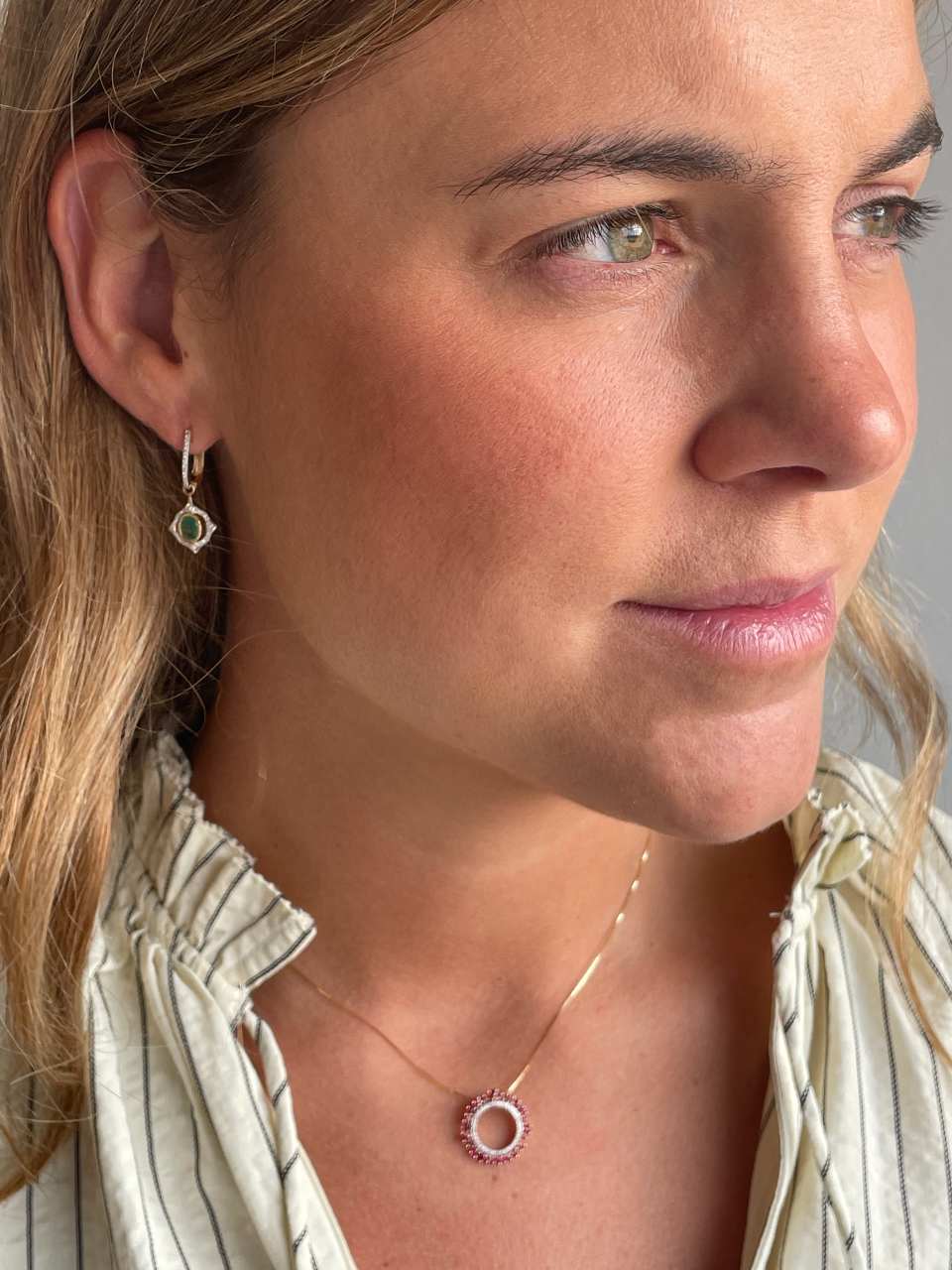 SOLARA pendant in 14k gold with diamonds and rubies/emeralds