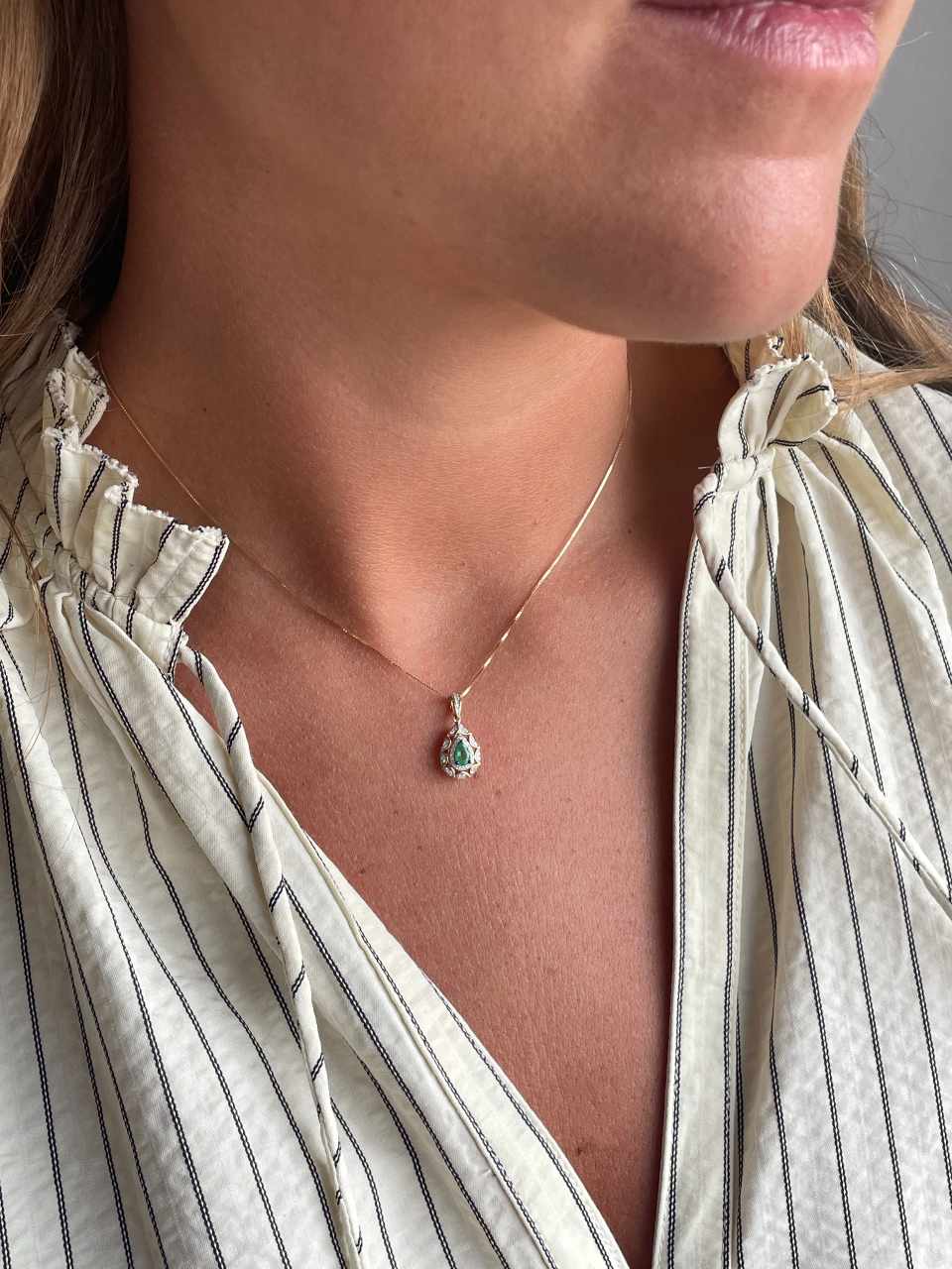 CIRELA pendant in 14k yellow gold with diamonds and emeralds