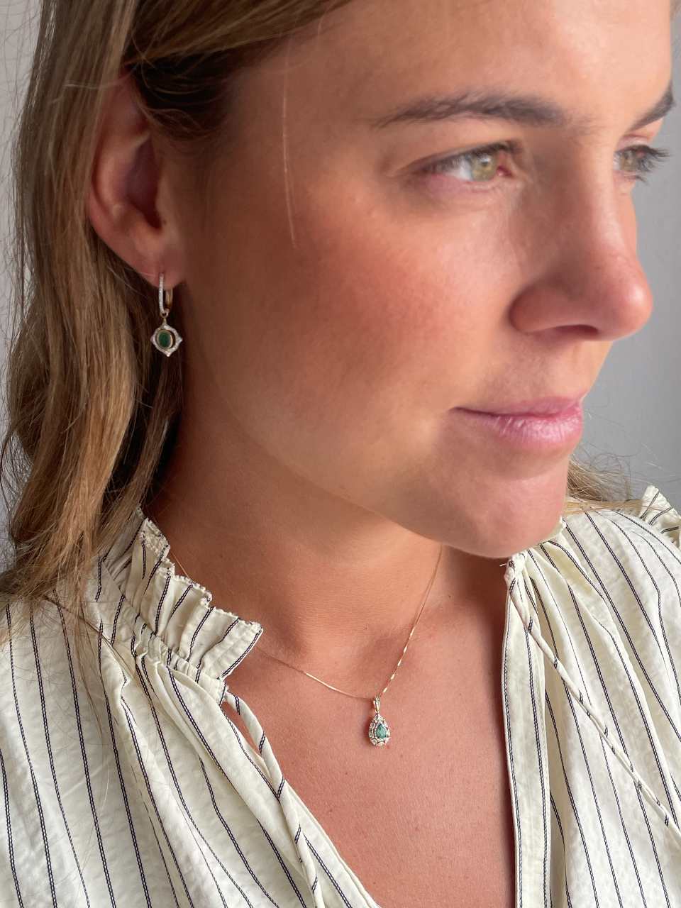 CIRELA pendant in 14k yellow gold with diamonds and emeralds