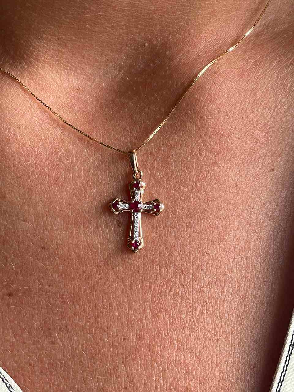 ILUMIA cross in 14k gold with diamonds and sapphire/ruby