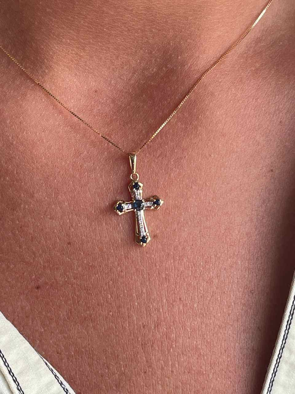ILUMIA cross in 14k gold with diamonds and sapphire/ruby