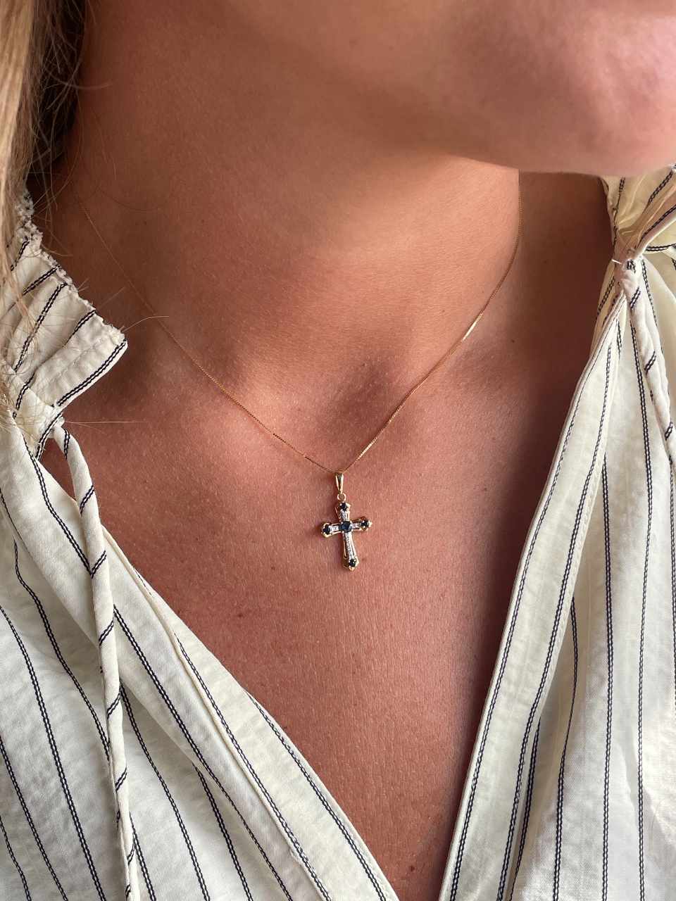 ILUMIA cross in 14k gold with diamonds and sapphire/ruby