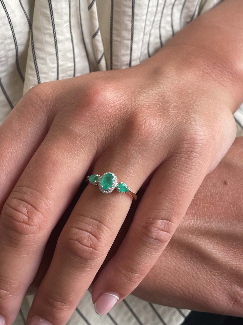 LUMARA ring with diamonds in 14k yellow gold and emeralds