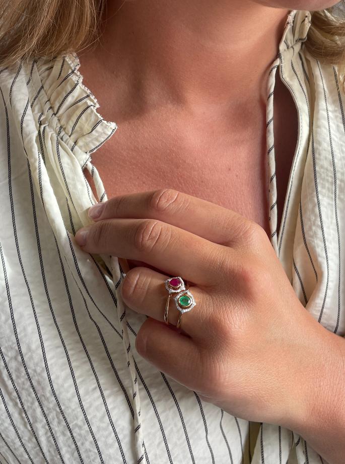 Anillo ELARIA con brillantes en oro de 14 ktes, diamantes y rubí/esmeralda
