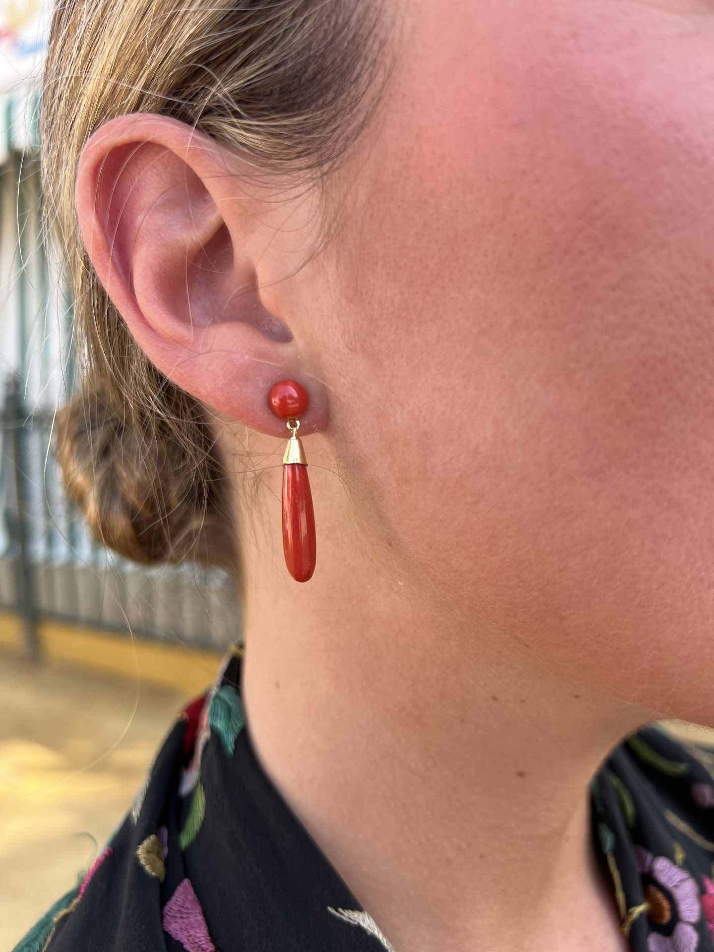 JUANA earrings in coral and 18-karat gold
