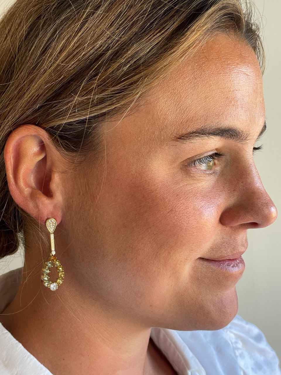 ECLEPTICA, long yellow gold earrings with diamonds and sapphires