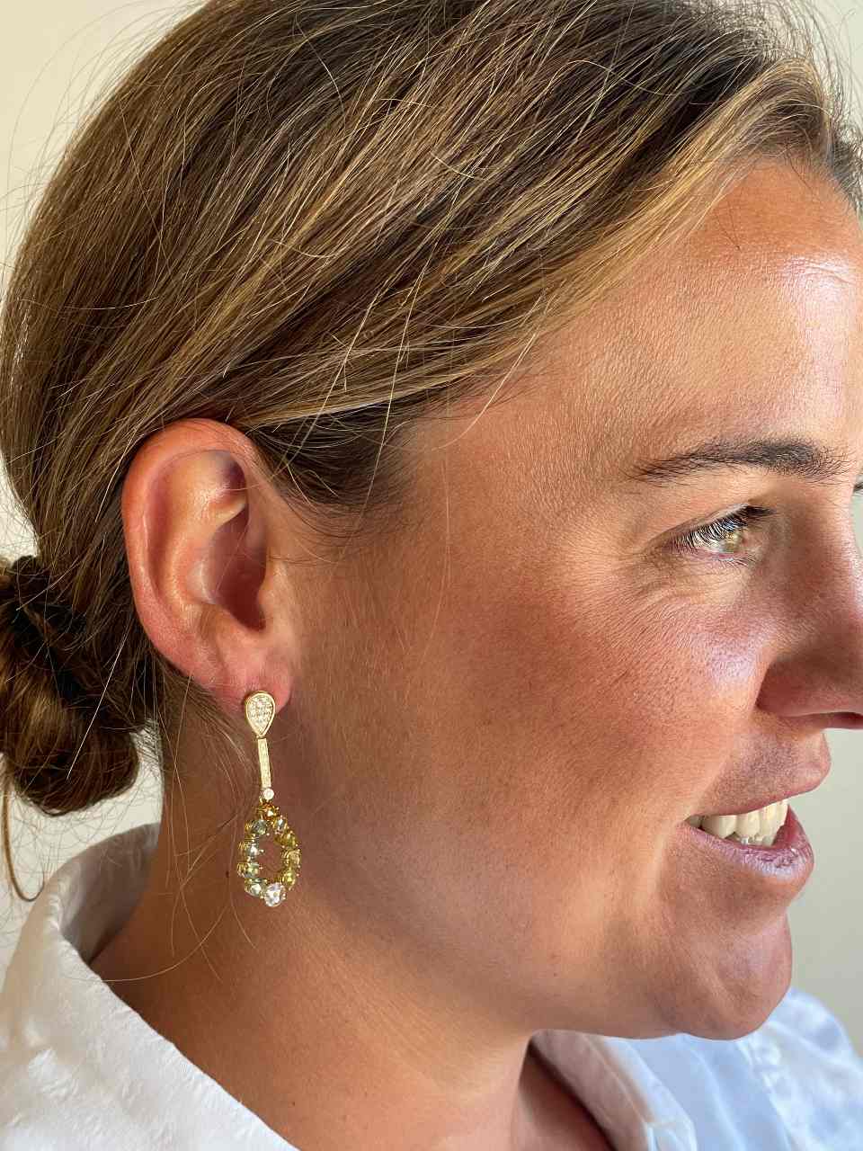 ECLEPTICA, long yellow gold earrings with diamonds and sapphires