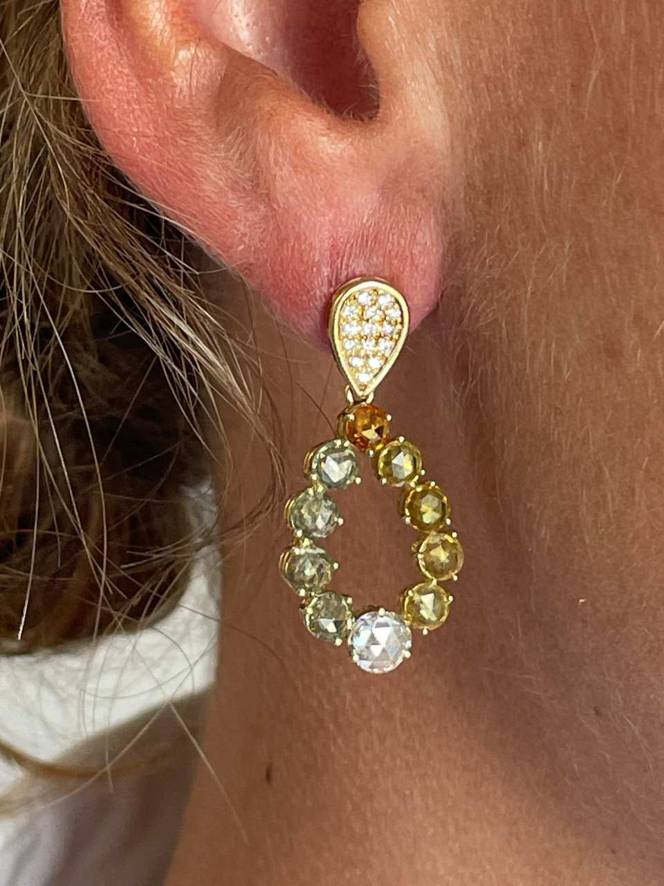 ECLEPTICA, long yellow gold earrings with diamonds and sapphires