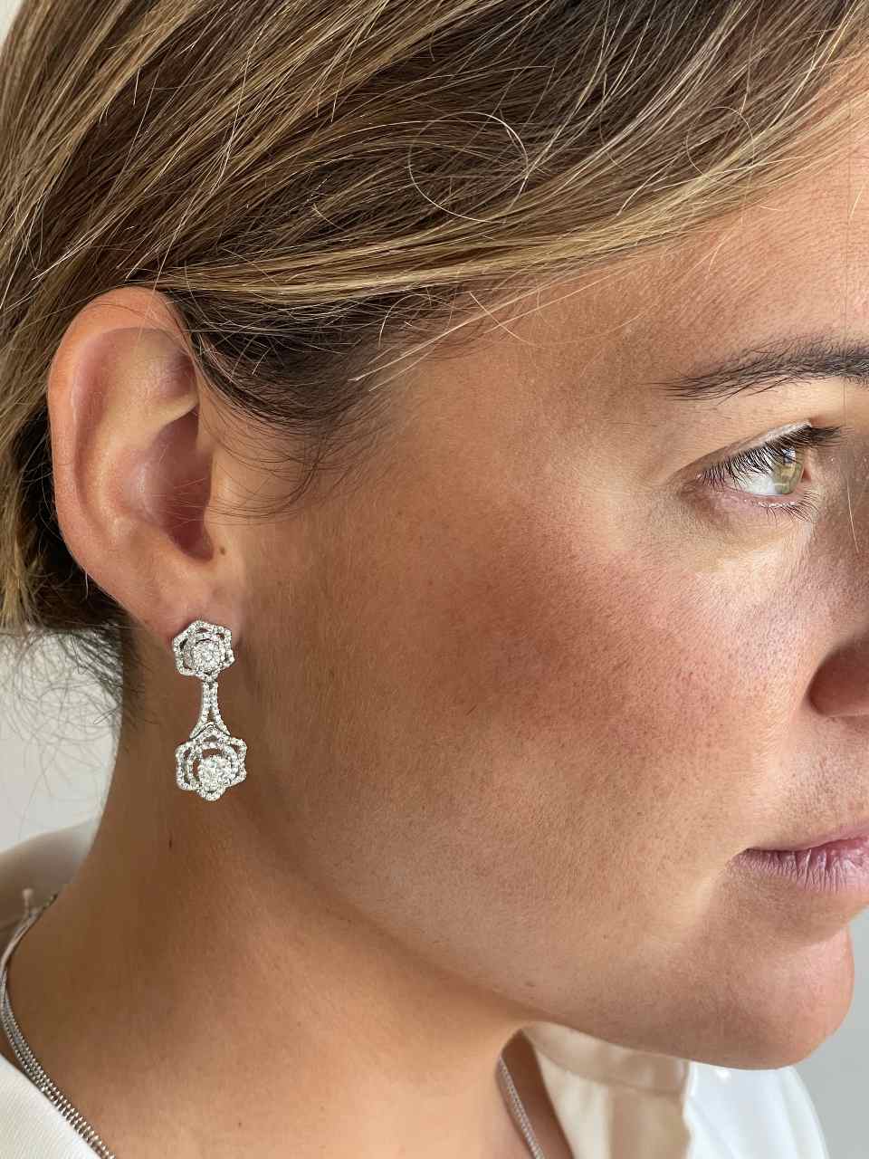 CELIA long detachable earring with diamonds in white gold