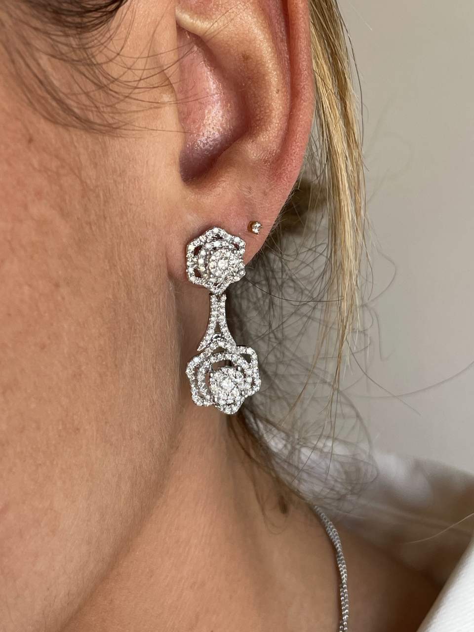 CELIA long detachable earring with diamonds in white gold