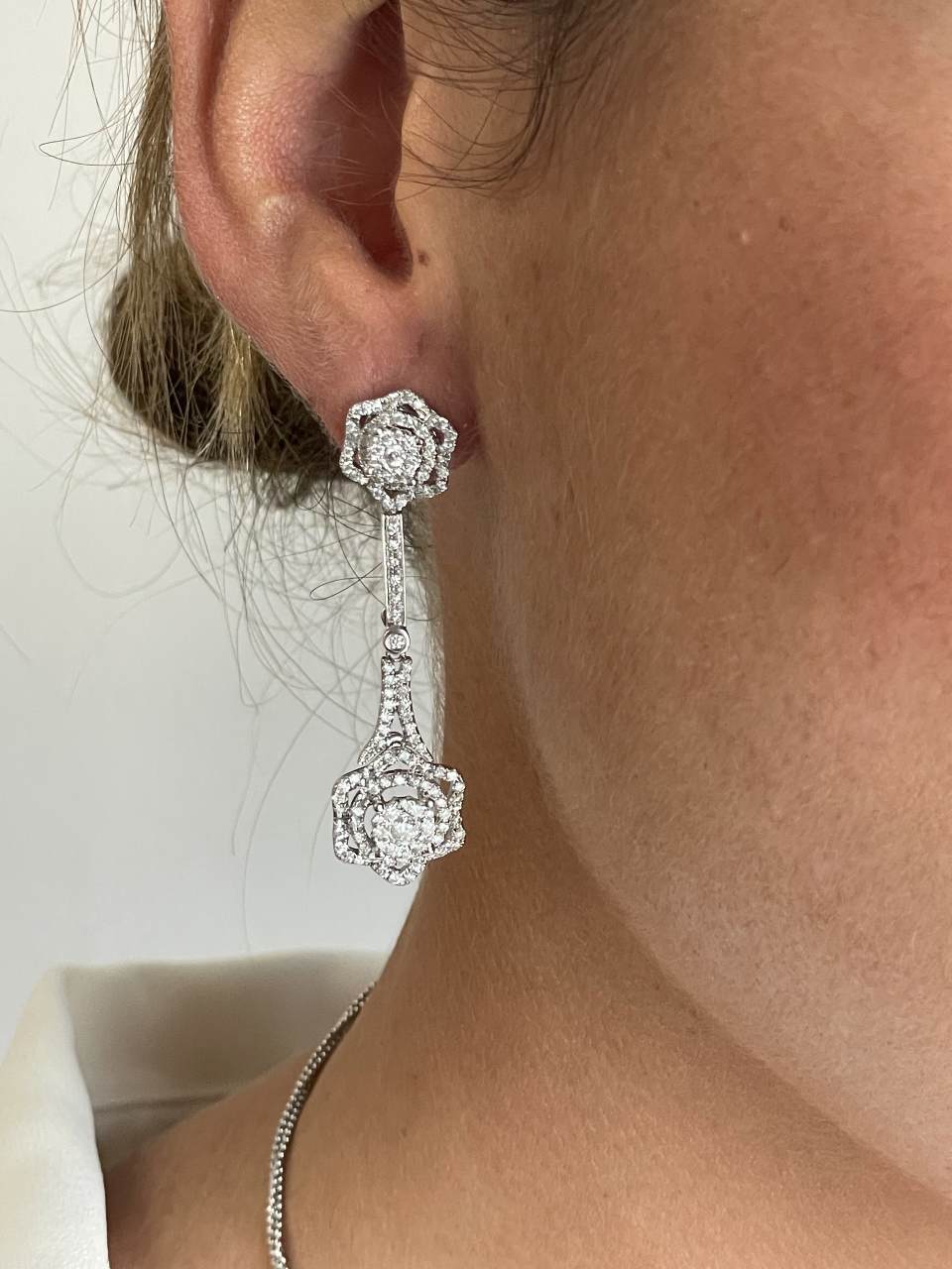 CELIA long detachable earring with diamonds in white gold