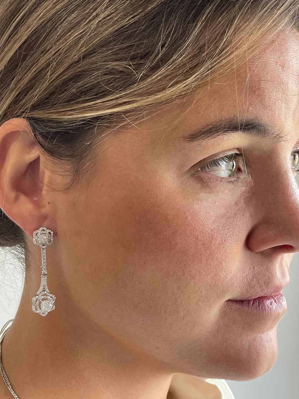 CELIA long detachable earring with diamonds in white gold