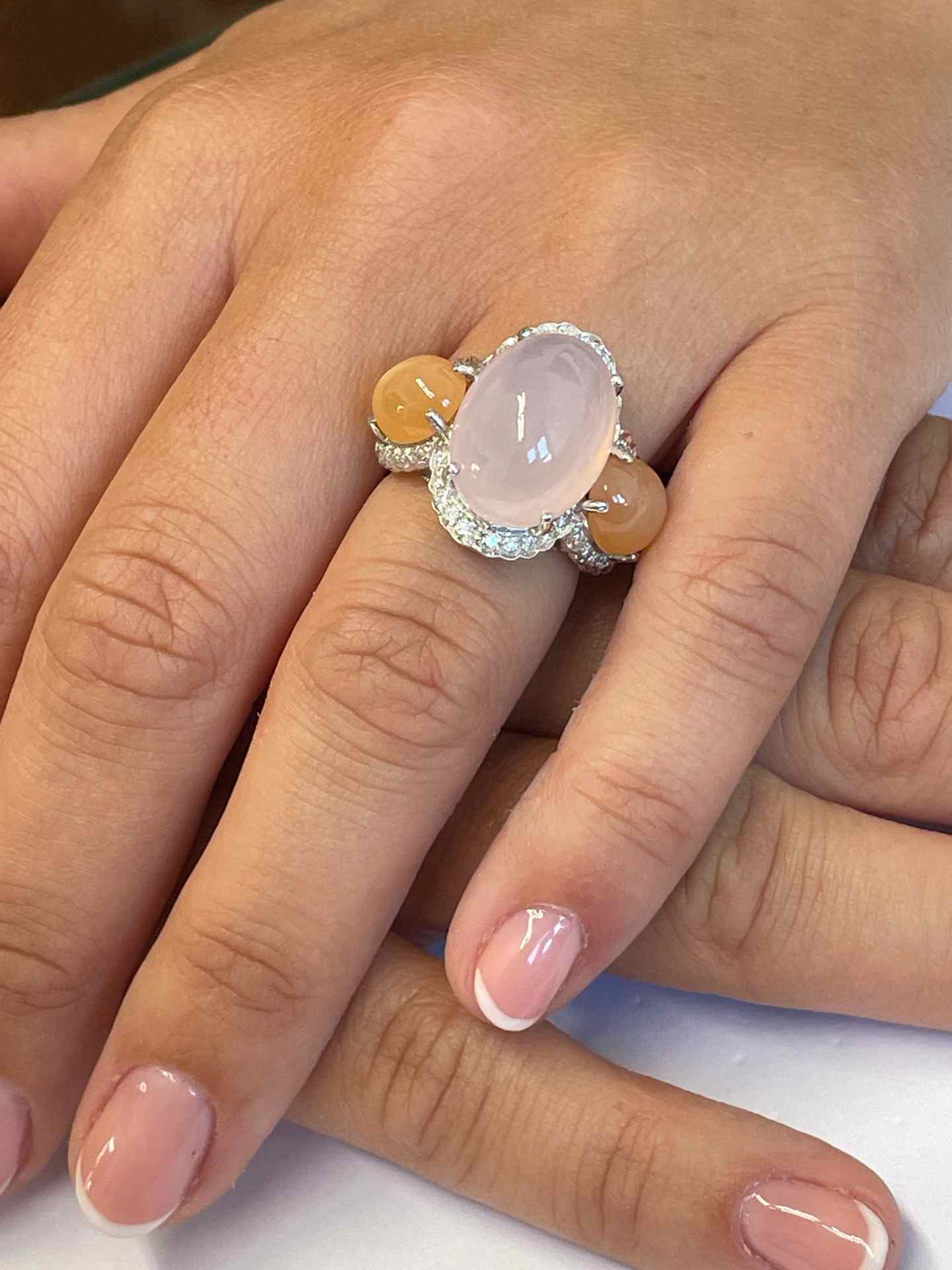Anillo LLODIO cuarzo rosa y naranja con brillante en oro 18 ktes.