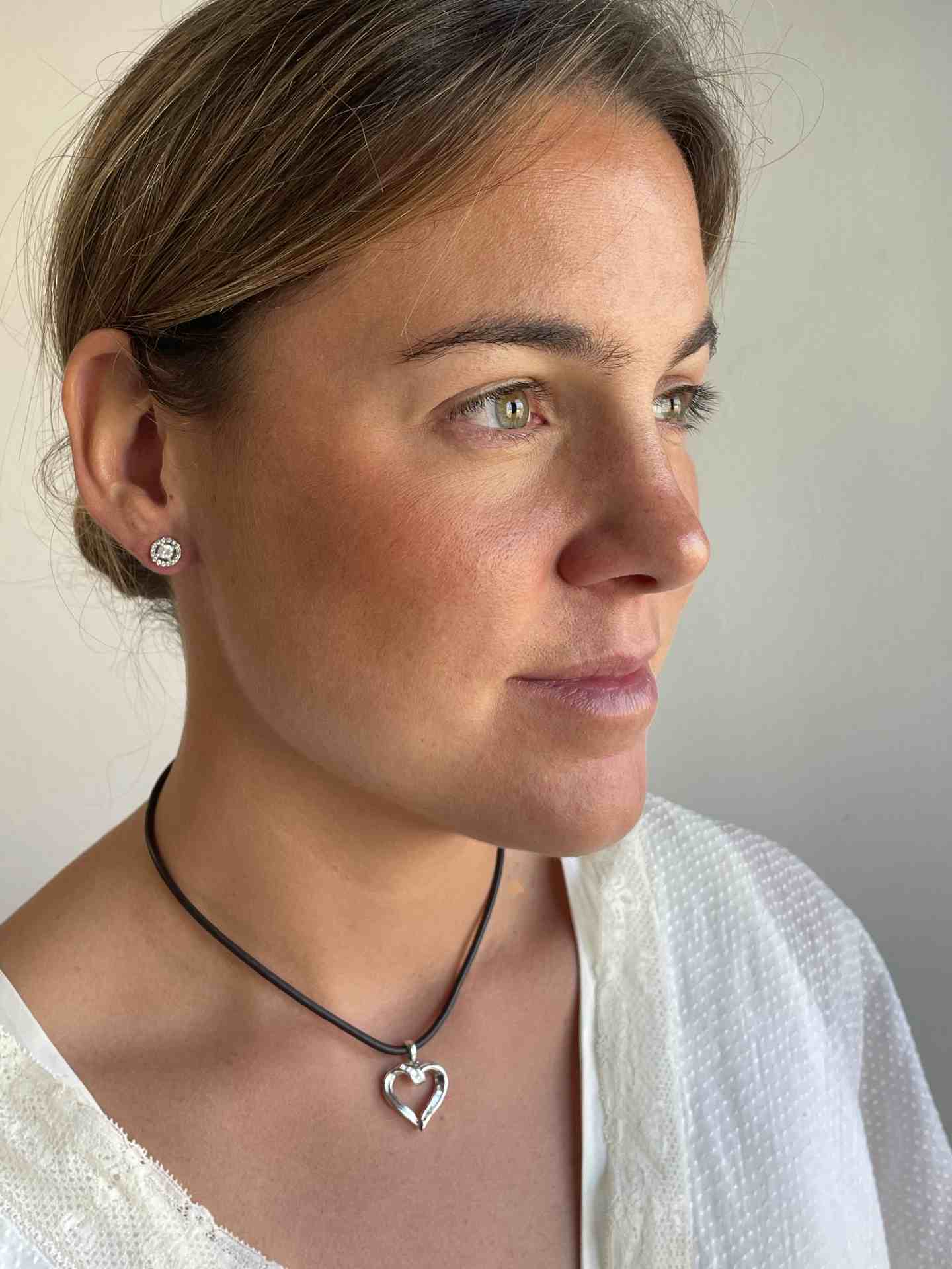 KIBO pendant in 18k white gold heart and baguettes