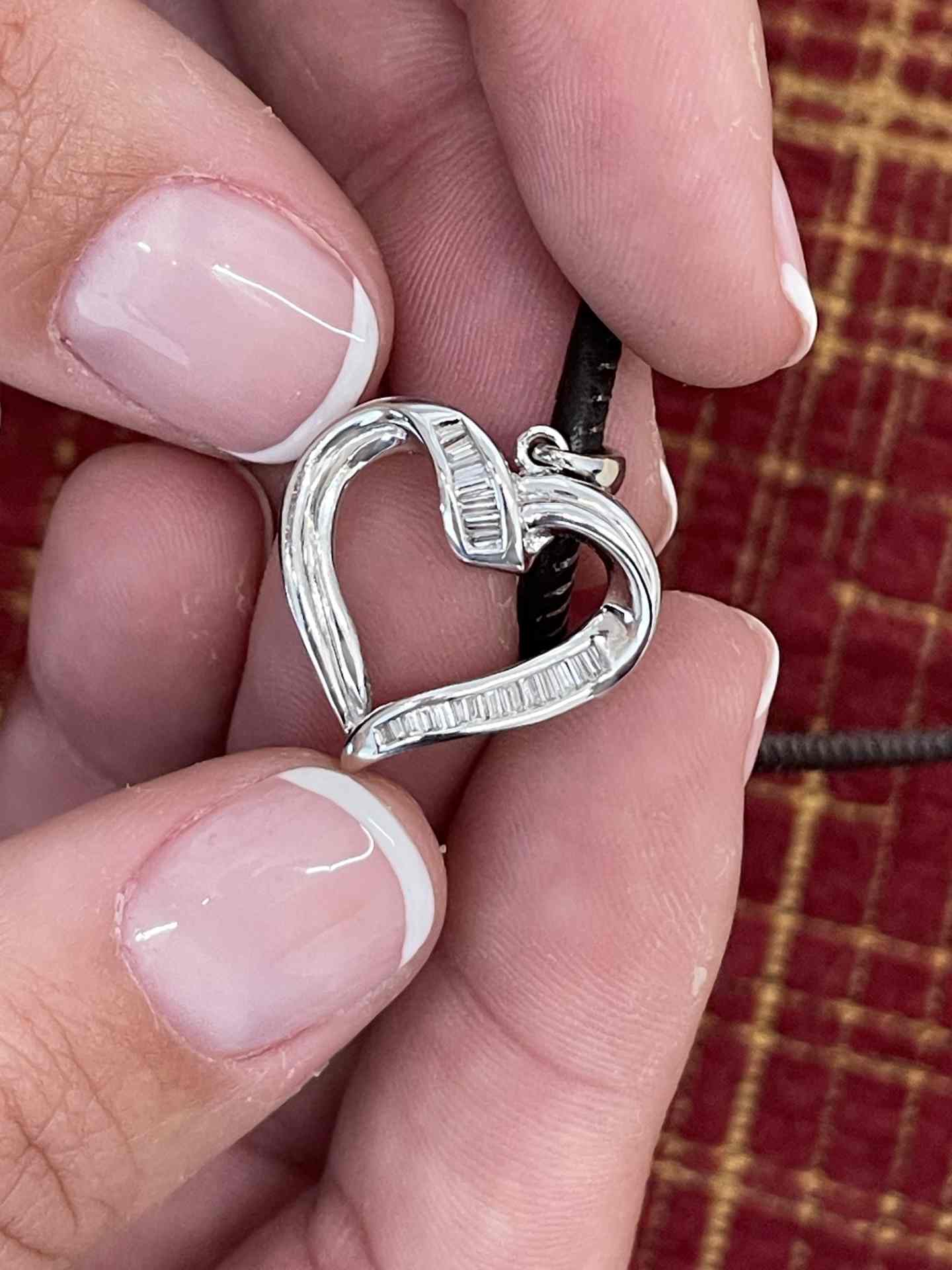 KIBO pendant in 18k white gold heart and baguettes