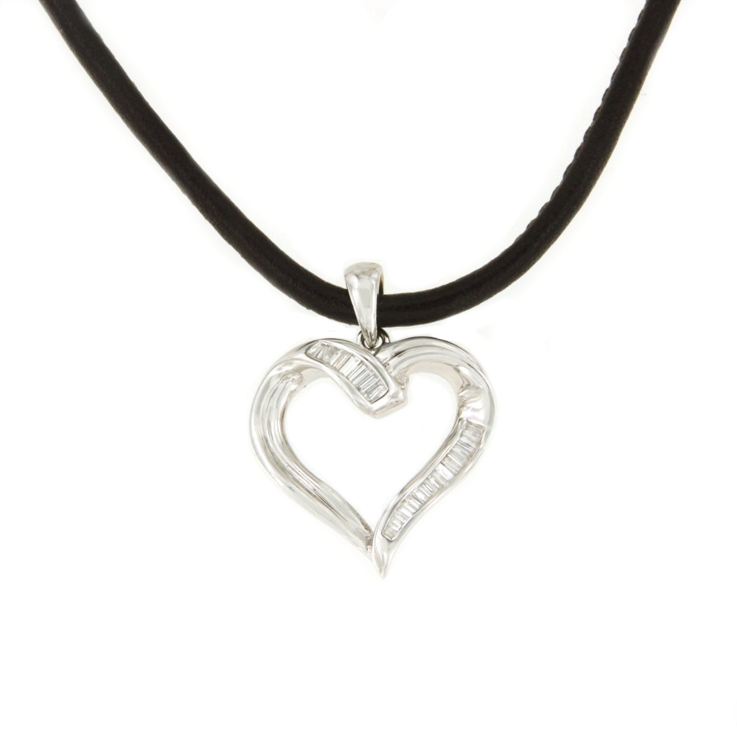 KIBO pendant in 18k white gold heart and baguettes