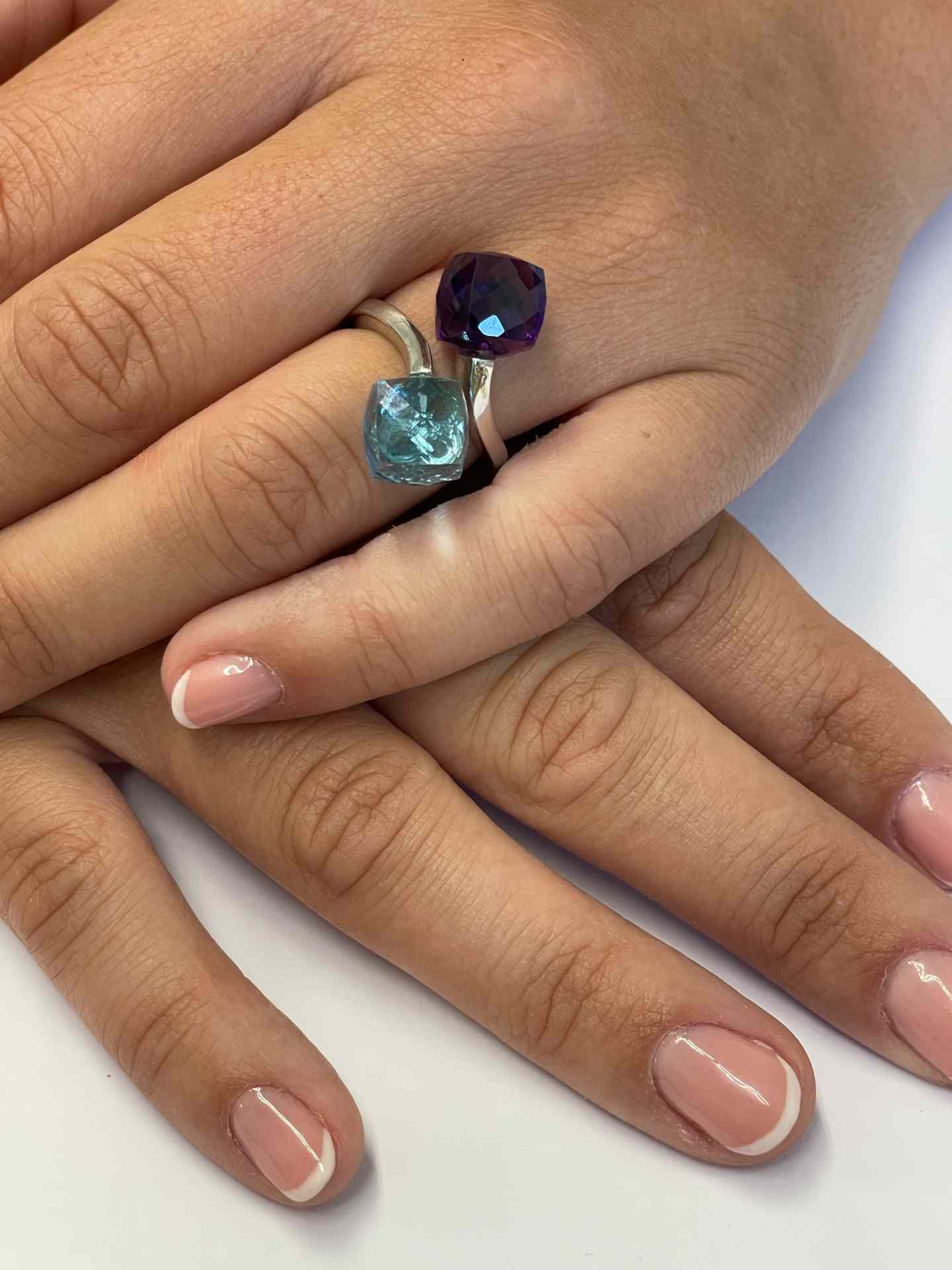 Anillo LANGREO tu y yo en amatista y cuarzo azul en oro blanco de 18 ktes.