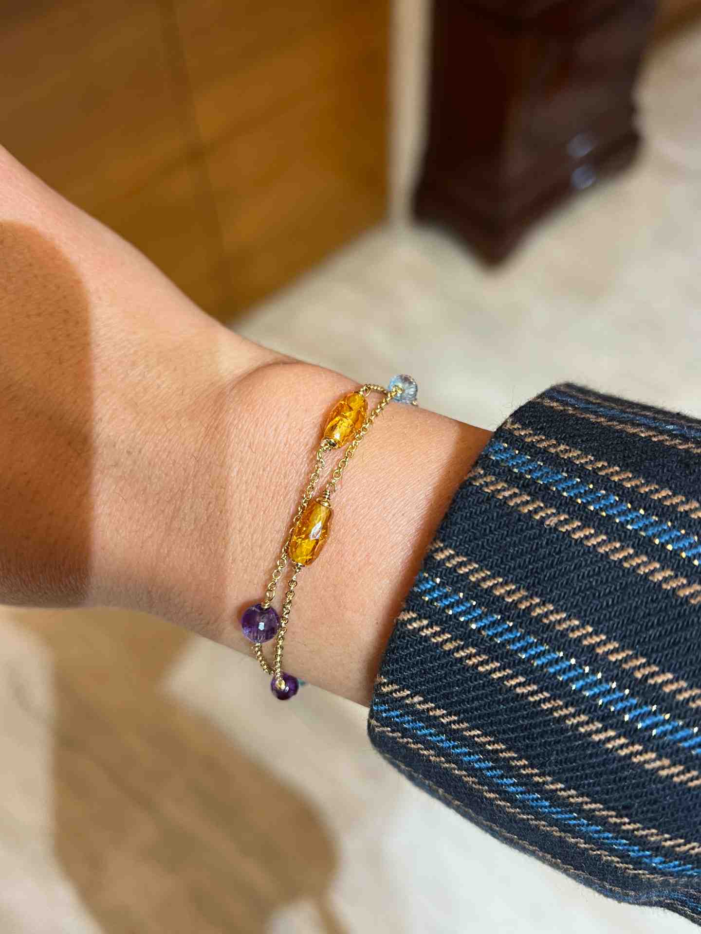 Pulsera YUNUS con piedras semipreciosas montadas en oro amarillo