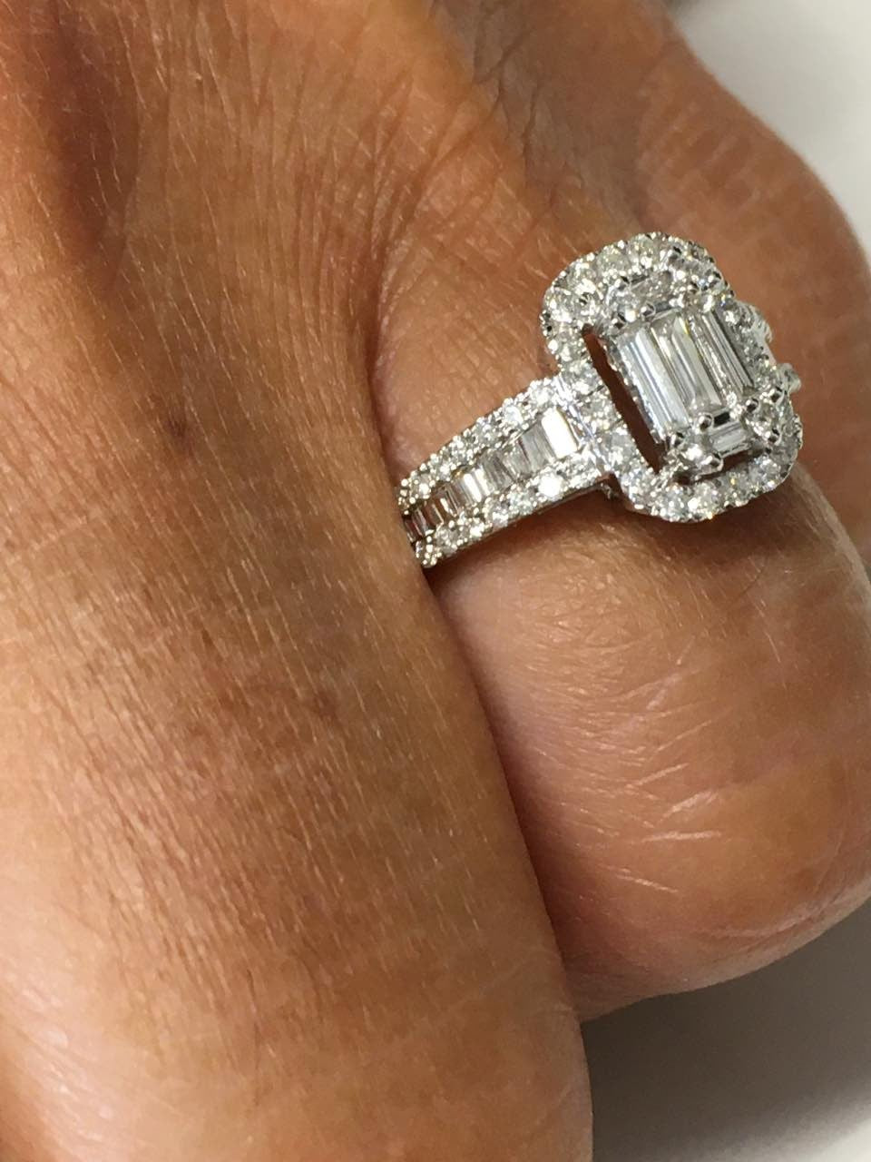 Anillo NIMET de oro blanco con diamantes en distintas tallas - Roman Joyero