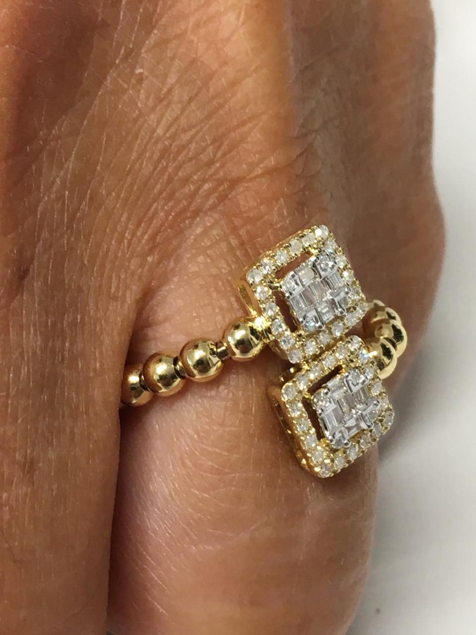 Anillo SEBNEM de oro amarillo o blanco con brillantes y baguettes